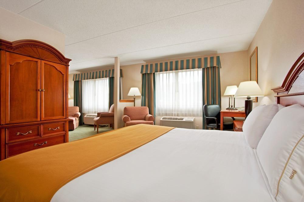 Holiday Inn Express Hotel Pittsburgh-North/Harmarville By Ihg Exterior photo